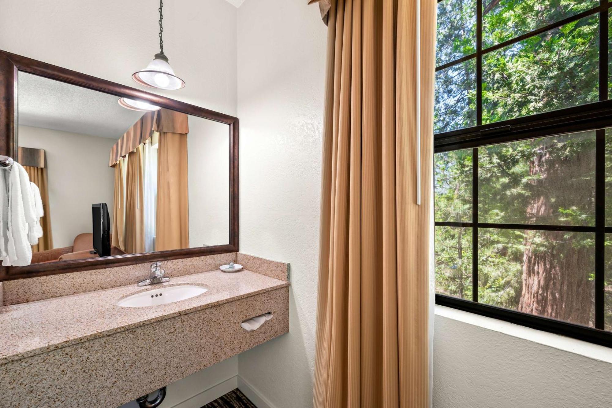 Best Western Stagecoach Inn Pollock Pines Buitenkant foto